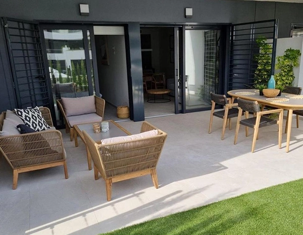 2 schlafzimmer mit garten