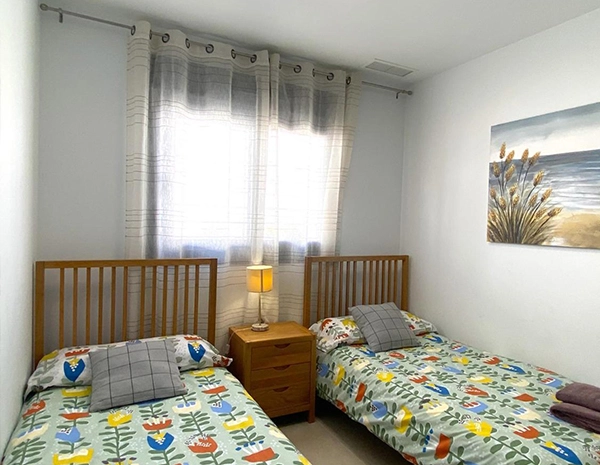 2 schlafzimmer mit solarium
